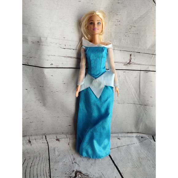 2015 Mattel Disney Cinderella Barbie Doll Flat Feet - Picture 1 of 7